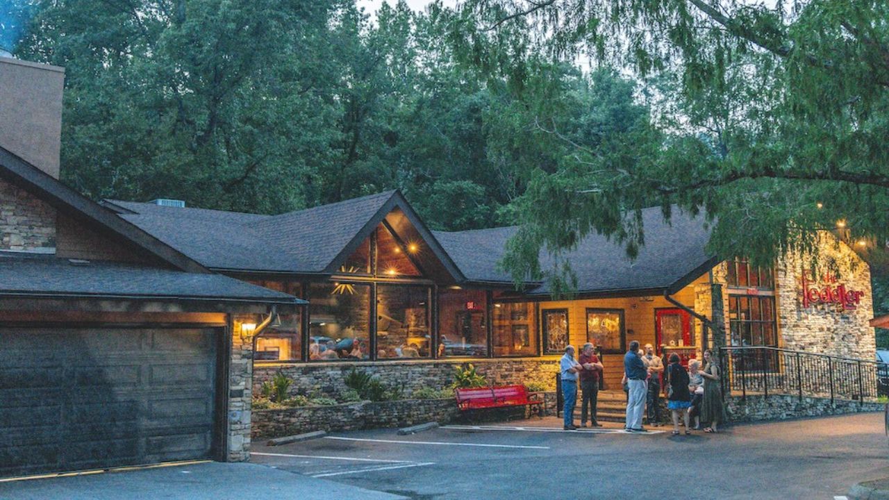 The Ultimate Guide to Dining in Gatlinburg: Where to Eat and What to Try