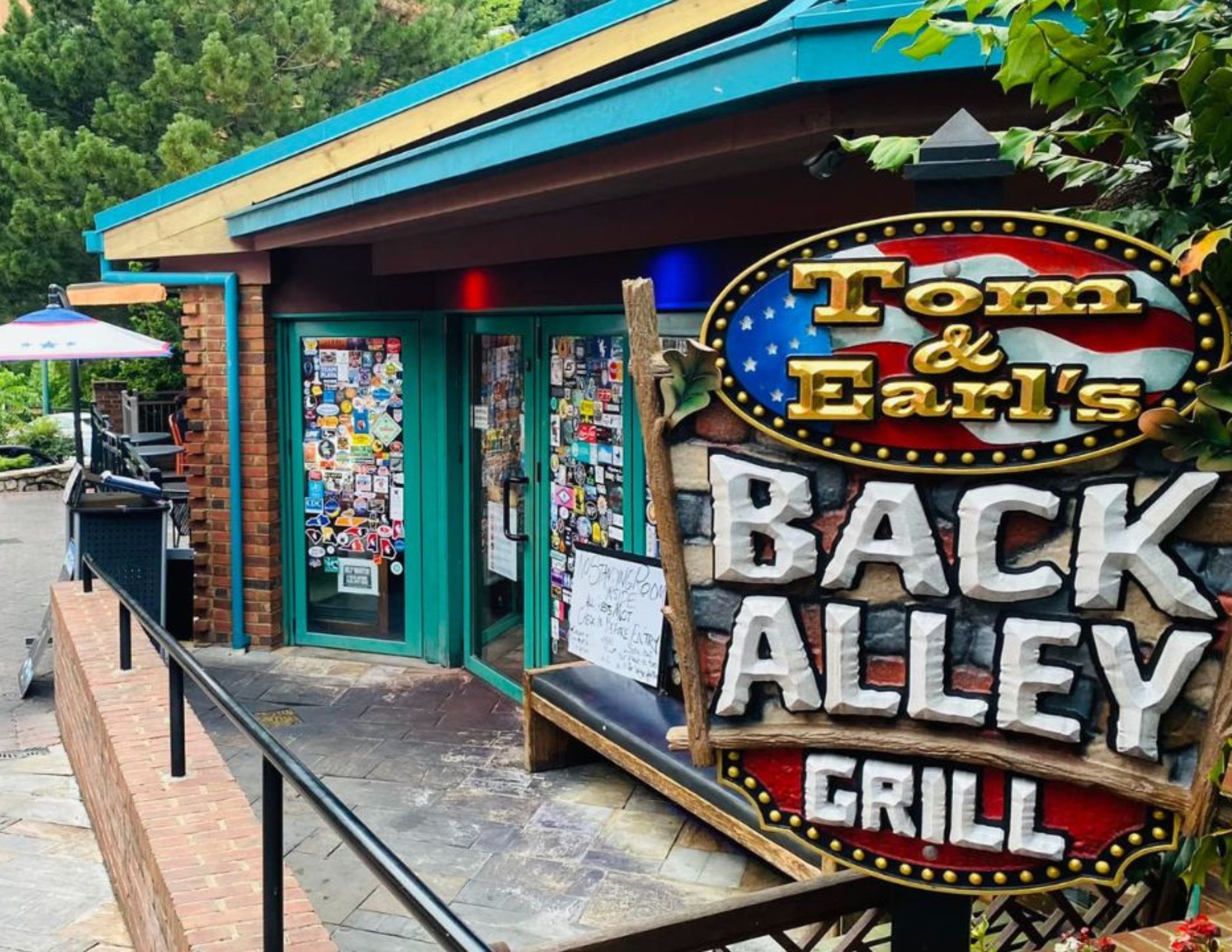 Tom and Earl's Back Alley Grill