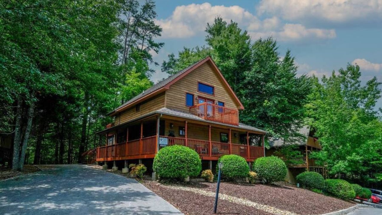 Brookstone Village Resort Cabin Rentals in Pigeon Forge TN