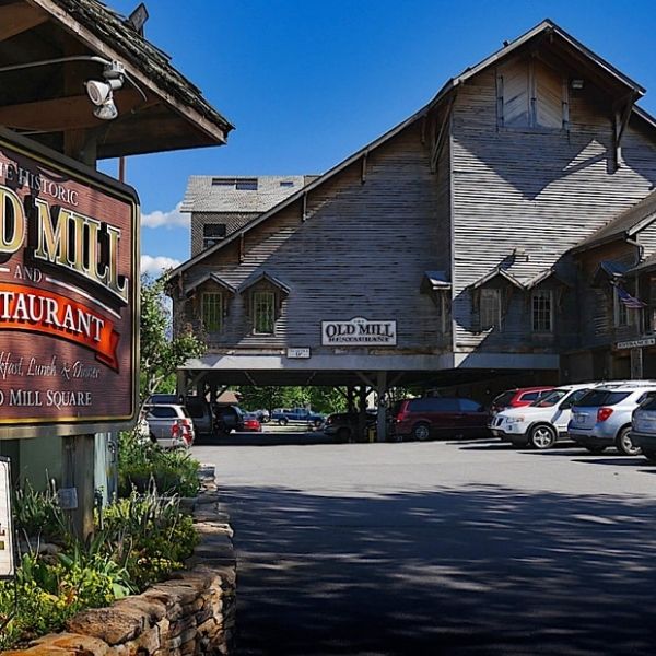 Pigeon Forge Restaurants | Colonial Properties