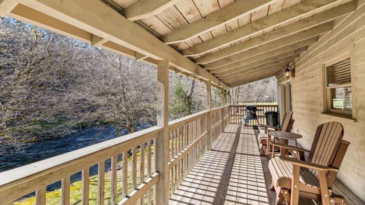 9 Benefits of Staying in Our Gatlinburg Cabins on the River 9 Benefits of Staying in Our Gatlinburg Cabins on the River