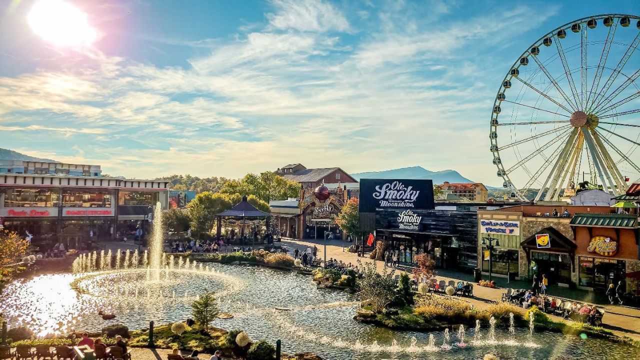 https://colonialproperties.com/application/files/7816/8900/3271/42_WONDERFUL_THINGS_TO_DO_IN_PIGEON_FORGE_TN.jpg