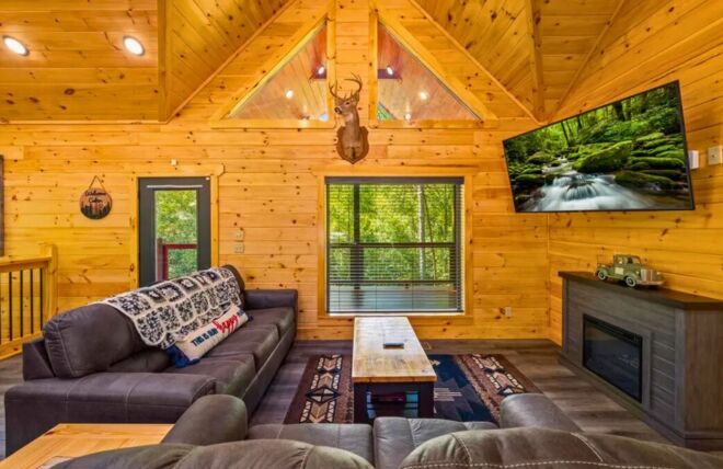 Image for Thing To Do 6 Reasons to Stay in a Gatlinburg Cabin This November