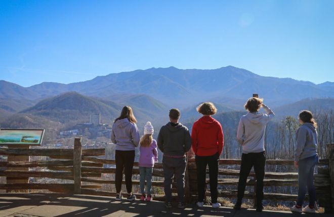 Image for Thing To Do A Traveler's Guide to Gatlinburg: The Best Time to Visit