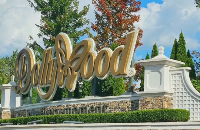 Image for Thing To Do How to Avoid Long Lines at Dollywood Theme Park