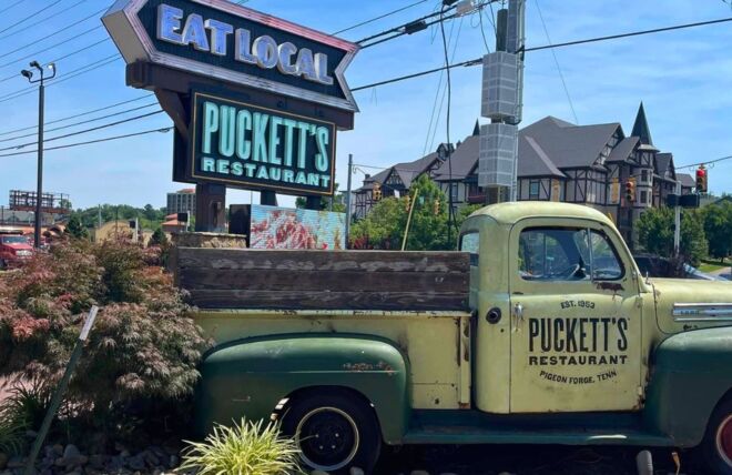 Image for Thing To Do Top 6 Restaurants for Fried Chicken in Pigeon Forge