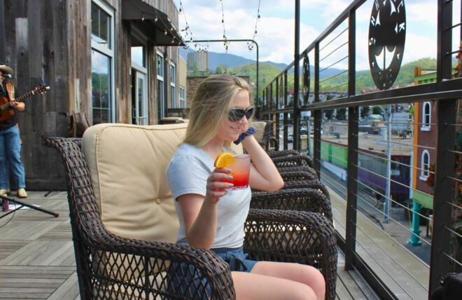 Image for Thing To Do 5 Best Bars to Grab a Drink in Gatlinburg